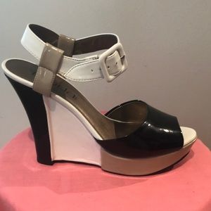 Moda Spana Wedges 7.5 Black, Taupe & White